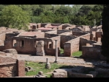 01436 ostia - regio ii - insula vi - casa dell'ercole bambino (ii,vi,3-4) - gesehen vom theater (ii,vii,2).jpg